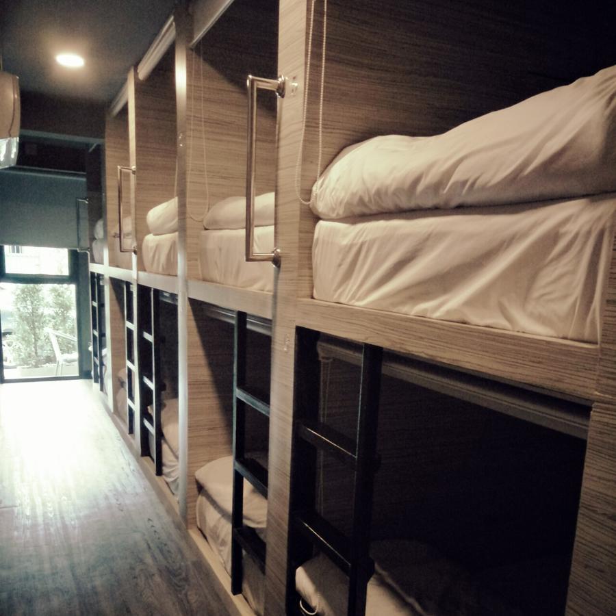 Badu Sukhumvit Dormitory Bangkok Esterno foto