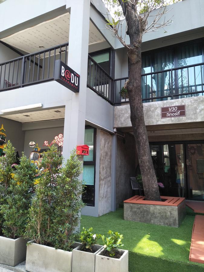 Badu Sukhumvit Dormitory Bangkok Esterno foto