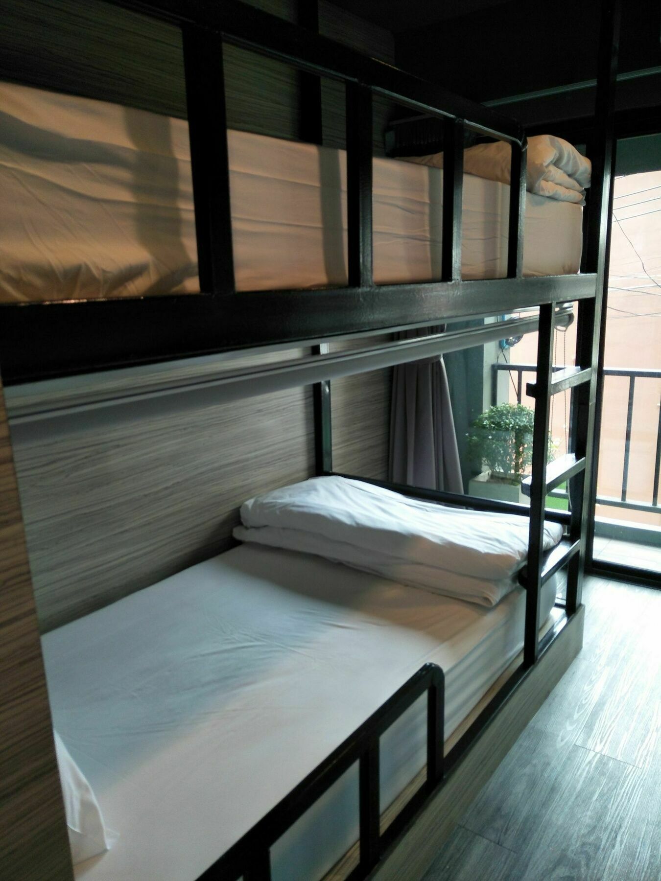 Badu Sukhumvit Dormitory Bangkok Esterno foto
