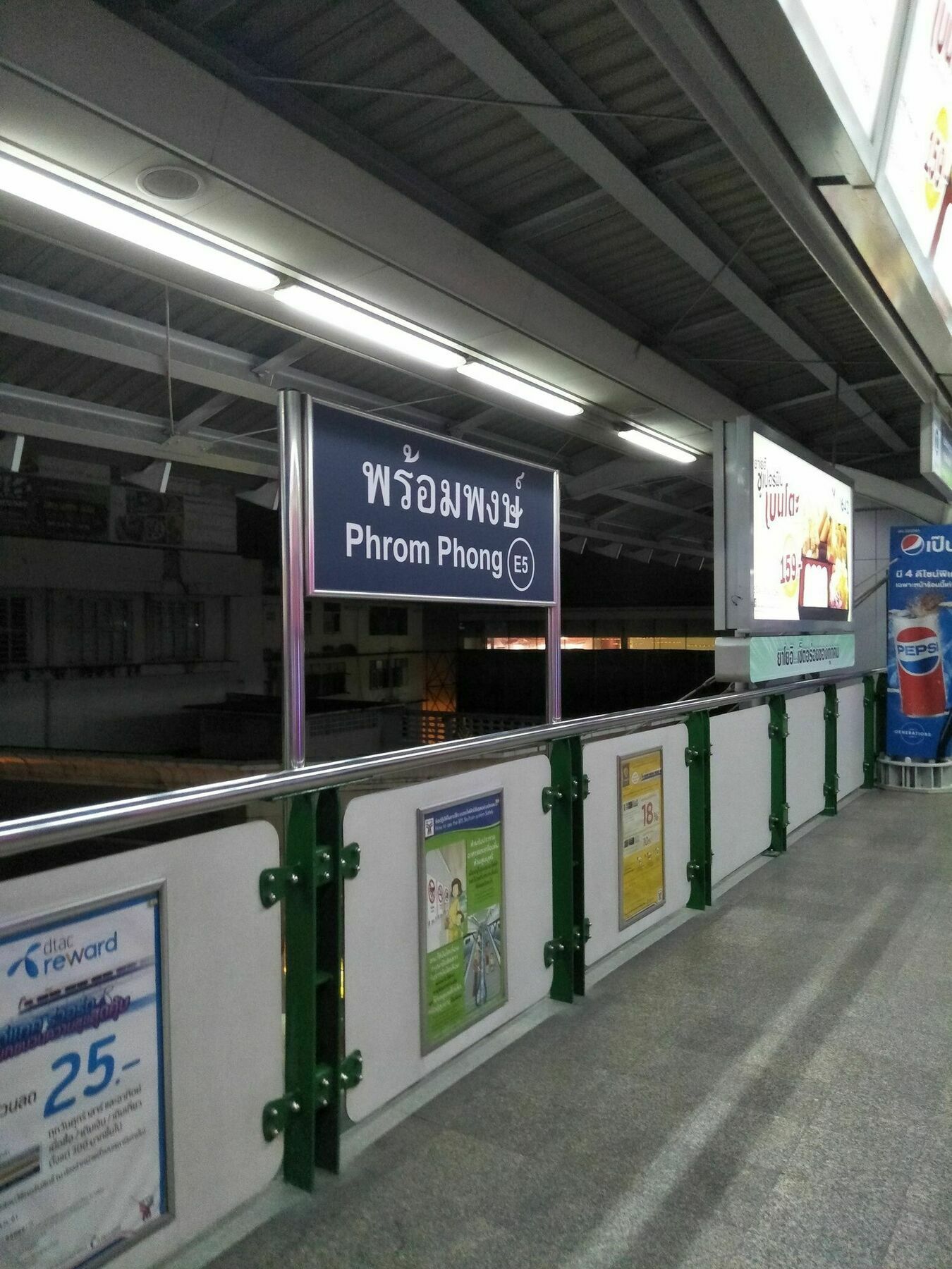 Badu Sukhumvit Dormitory Bangkok Esterno foto