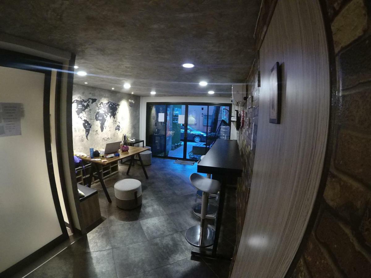 Badu Sukhumvit Dormitory Bangkok Esterno foto