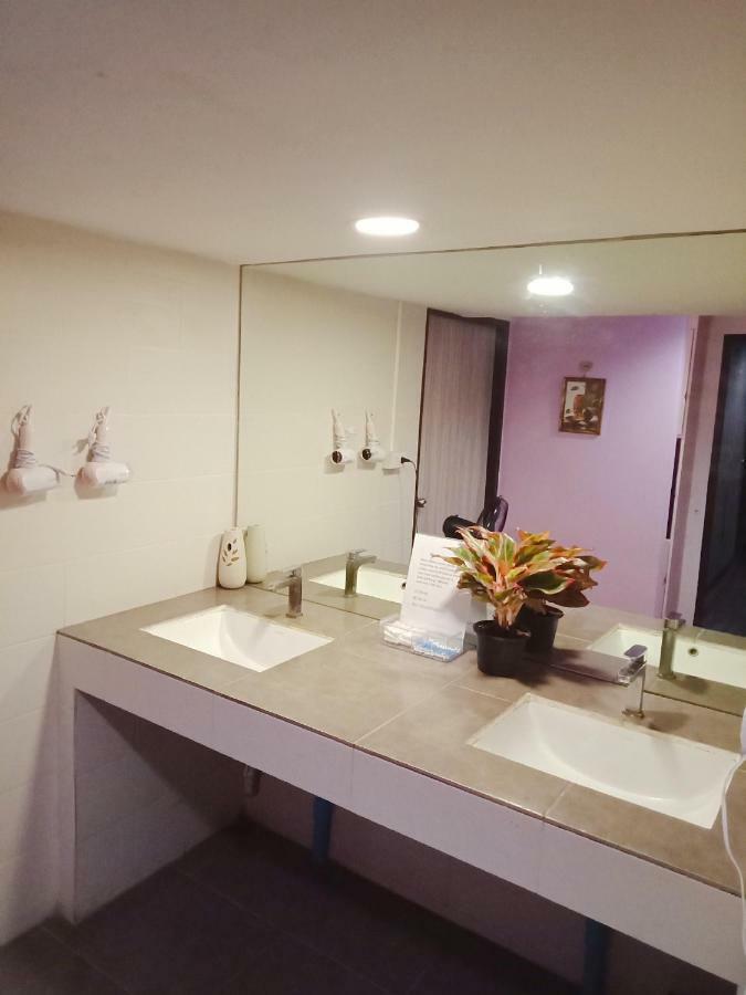 Badu Sukhumvit Dormitory Bangkok Esterno foto